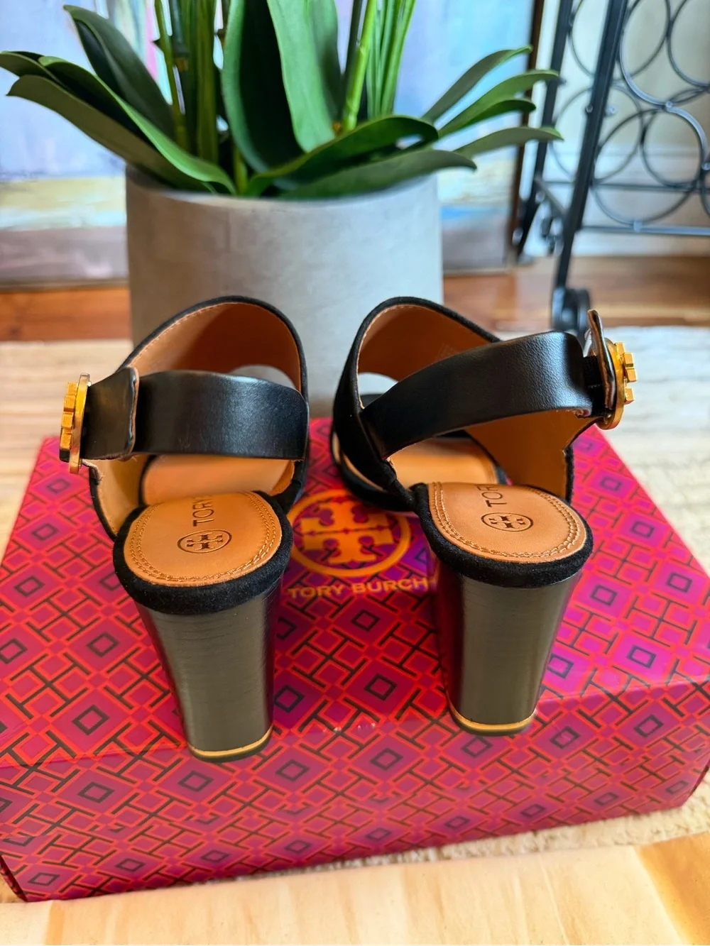 Tory Burch details 💯%